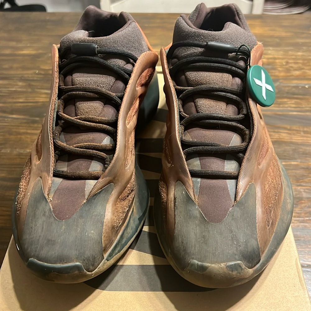 Yeezy 700 v3 copper fade size 13